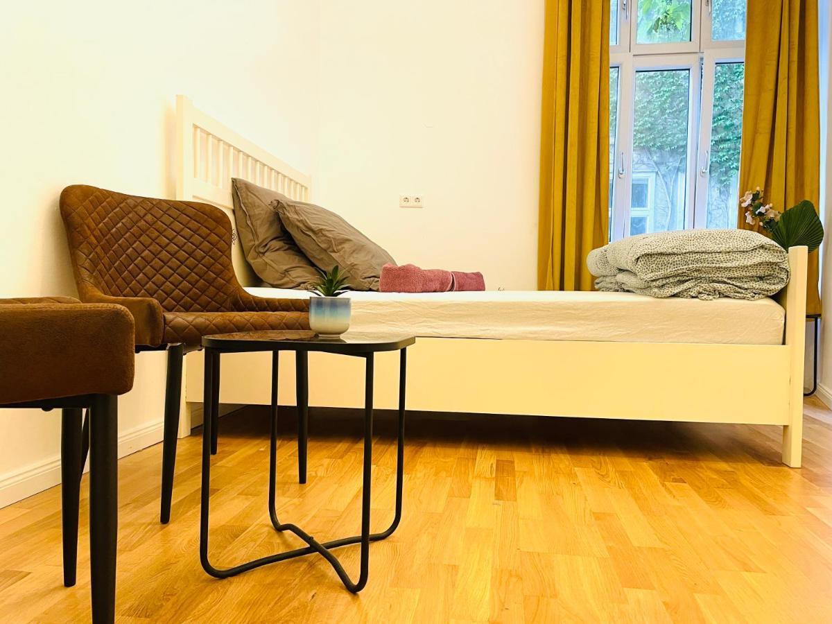 Direct City Center-Privat Rooms-5 Minutes Mariahilferstrasse เวียนนา ภายนอก รูปภาพ